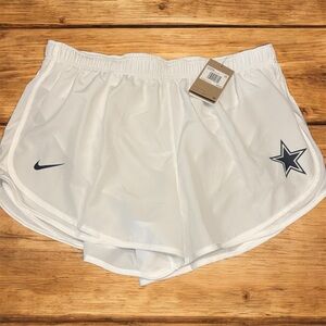 Nike NWT White Women's XXL Athletic Shorts with NFL Dallas Cowboys logo